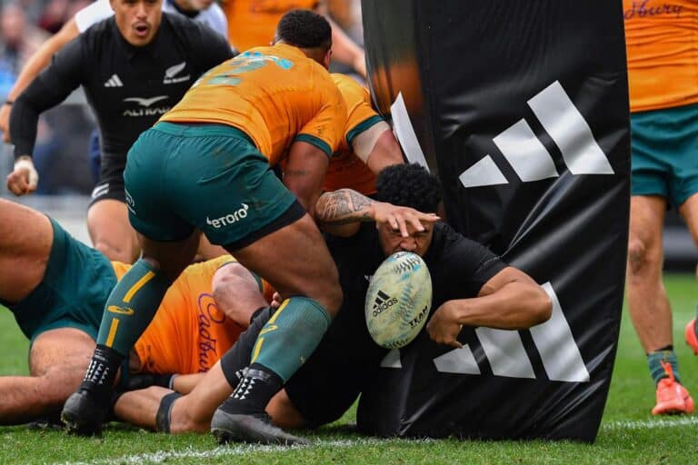 Rugby : à un mois du Mondial, les All Blacks s’imposent de peu face à l’Australie