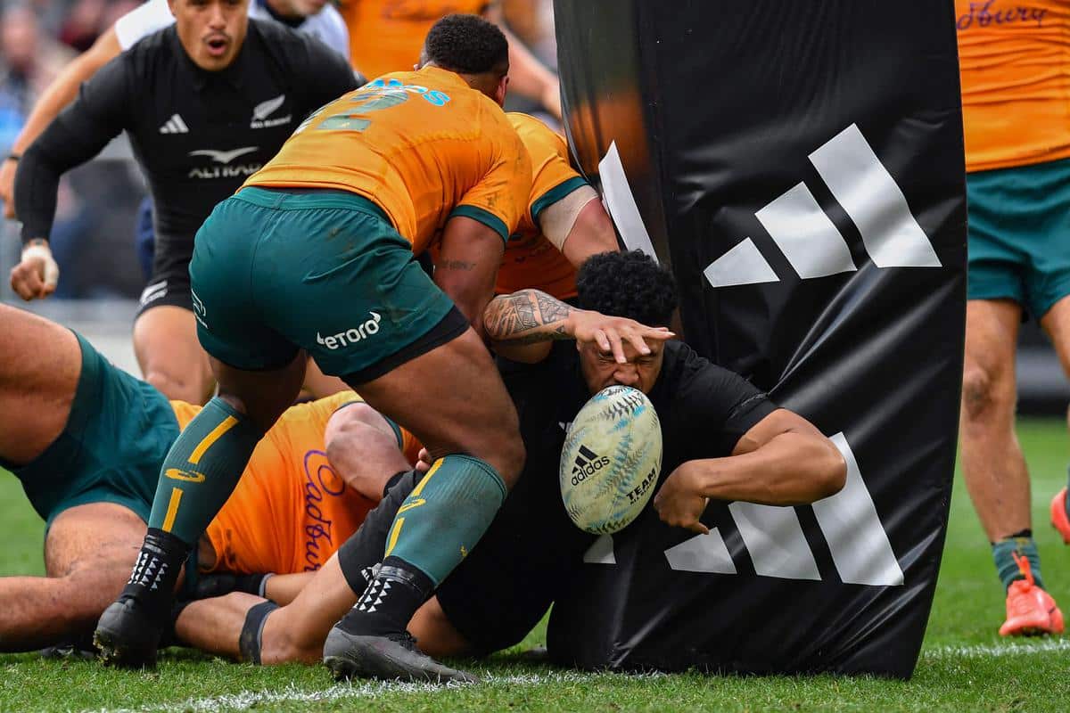 , Rugby : à un mois du Mondial, les All Blacks s’imposent de peu face à l’Australie